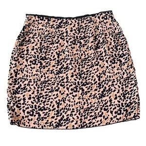 SHEIN Woman’s Leopard Mini Skirt
